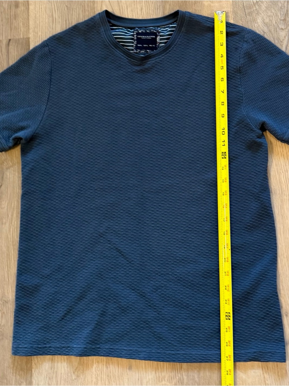 Denim & Flower Ricky Singh Textured Navy V-Neck T-Shirt Men’s Large - Picture 6 of 14